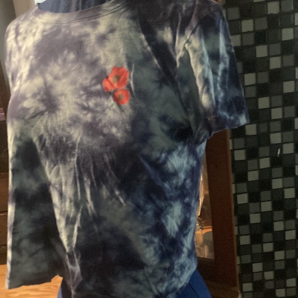 Top - Picture 2 of 3